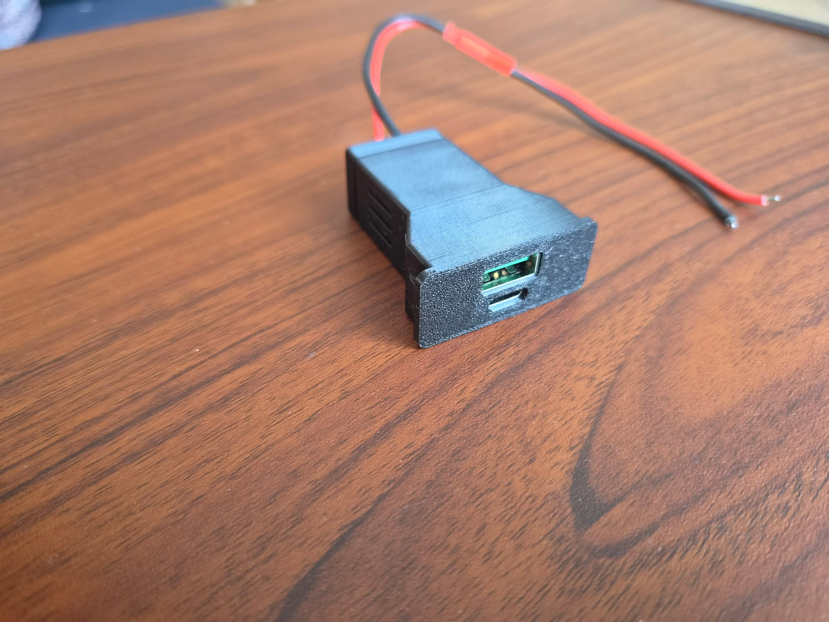 BMW E36 USB-C/USB-A kroviklis