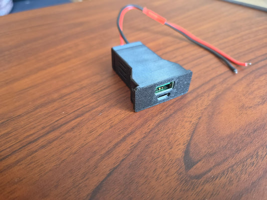 BMW E36 USB-C/USB-A kroviklis